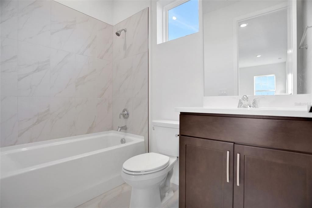 En Venta: $494,990 (4 camas, 3 baños, 2699 Pies cuadrados)