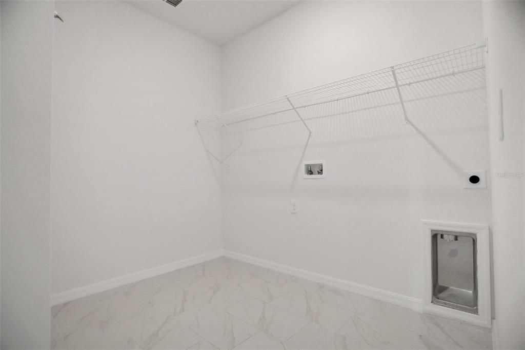 En Venta: $494,990 (4 camas, 3 baños, 2699 Pies cuadrados)
