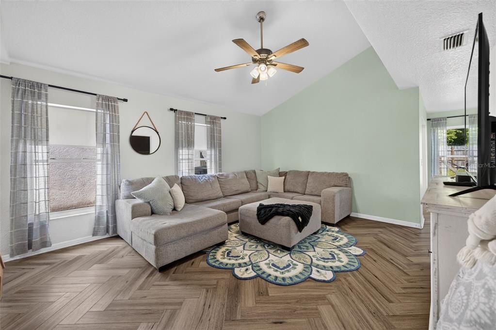 For Sale: $335,000 (3 beds, 2 baths, 1567 Square Feet)