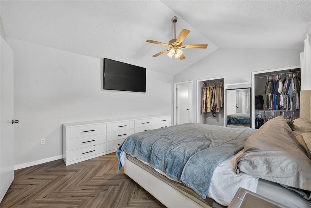 For Sale: $335,000 (3 beds, 2 baths, 1567 Square Feet)