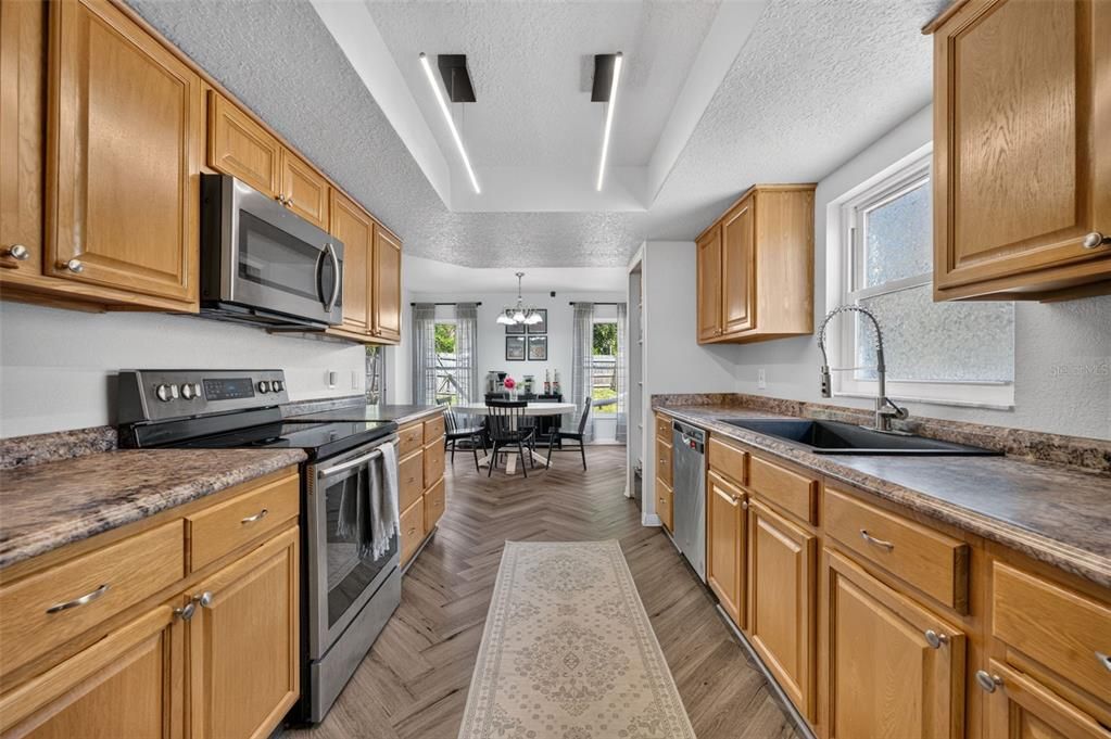 For Sale: $335,000 (3 beds, 2 baths, 1567 Square Feet)