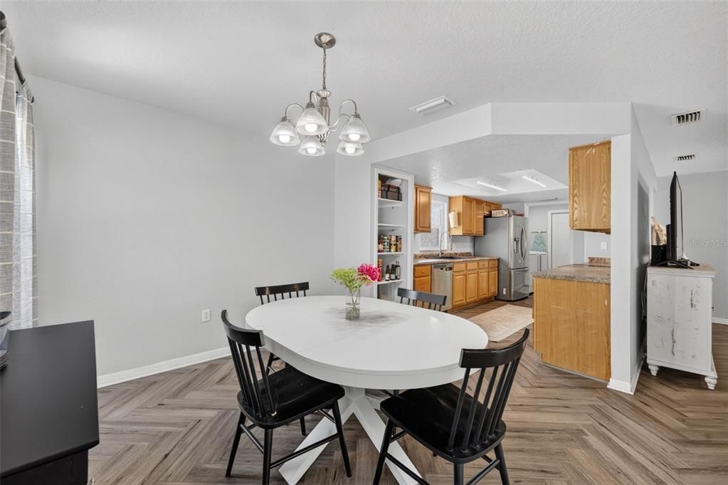 For Sale: $335,000 (3 beds, 2 baths, 1567 Square Feet)