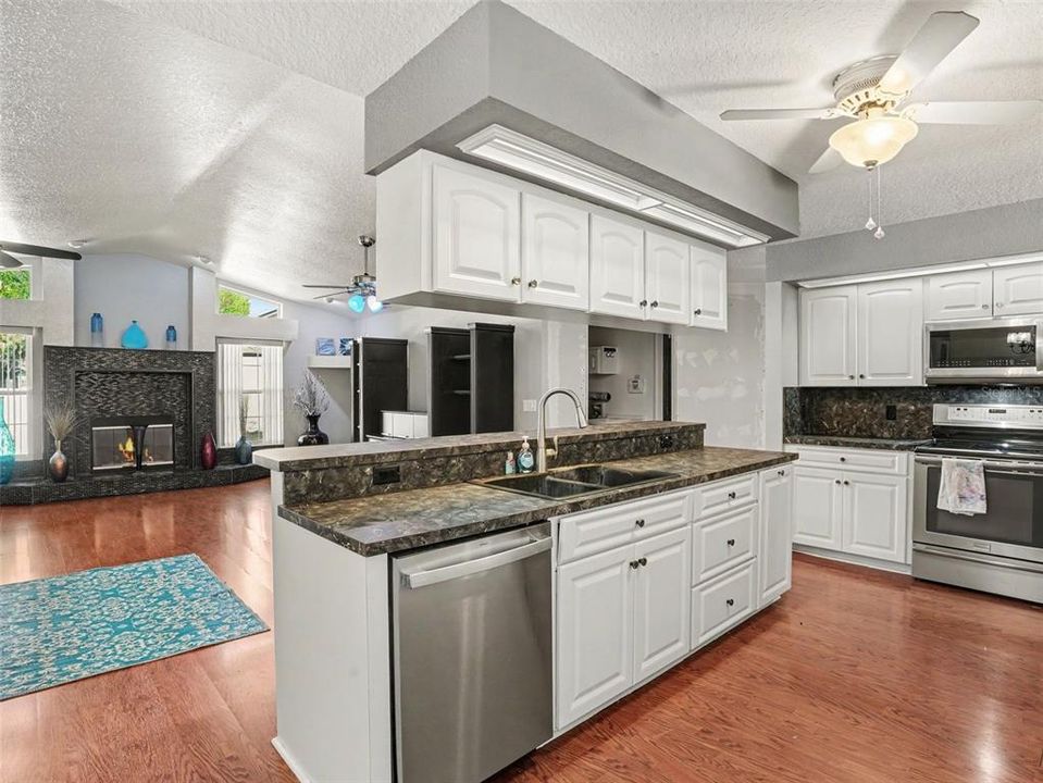 En Venta: $499,000 (3 camas, 3 baños, 2276 Pies cuadrados)