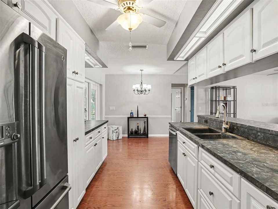 En Venta: $499,000 (3 camas, 3 baños, 2276 Pies cuadrados)