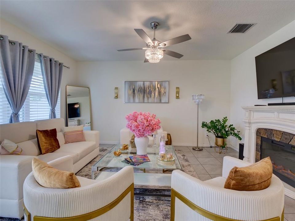 En Venta: $395,000 (3 camas, 2 baños, 1672 Pies cuadrados)
