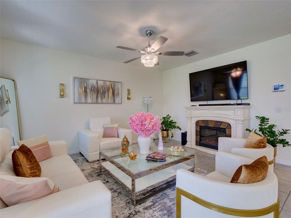 En Venta: $395,000 (3 camas, 2 baños, 1672 Pies cuadrados)