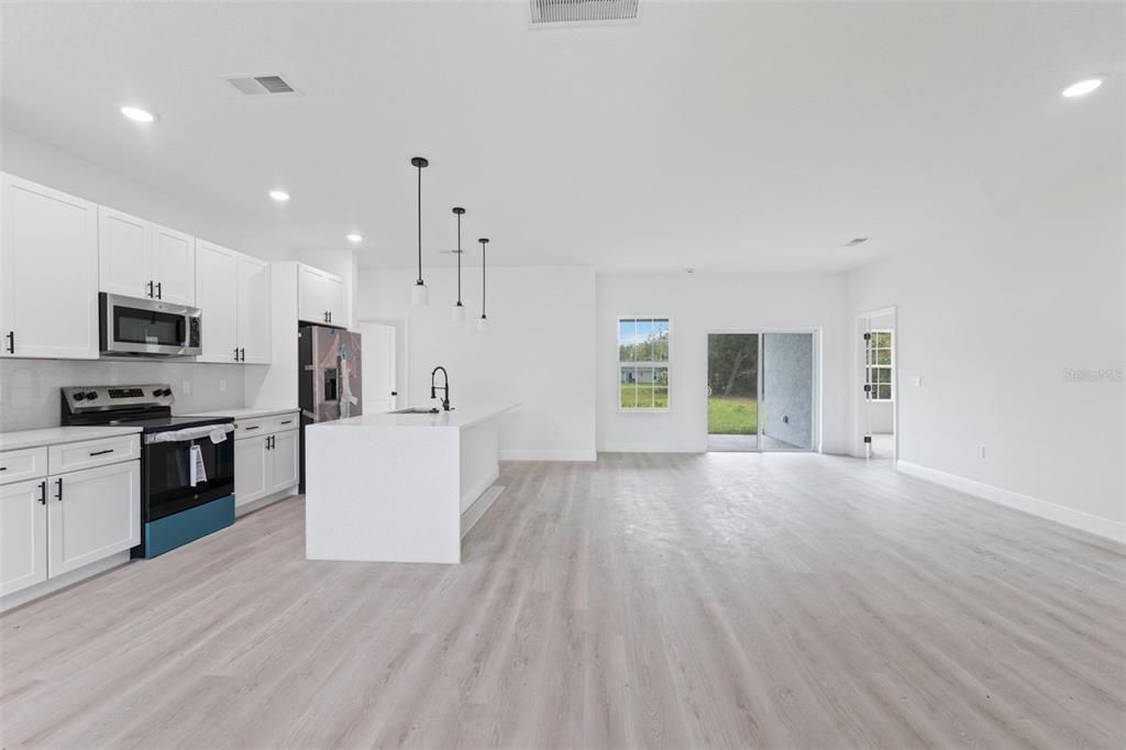 For Rent: $1,900 (4 beds, 2 baths, 1742 Square Feet)