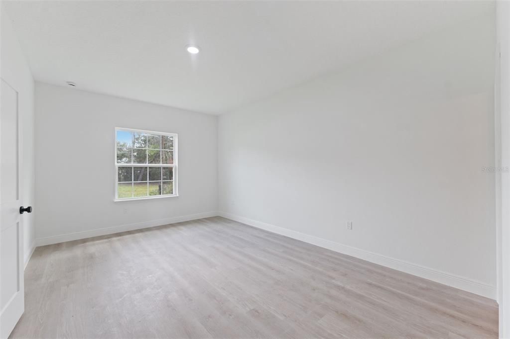 For Rent: $1,900 (4 beds, 2 baths, 1742 Square Feet)