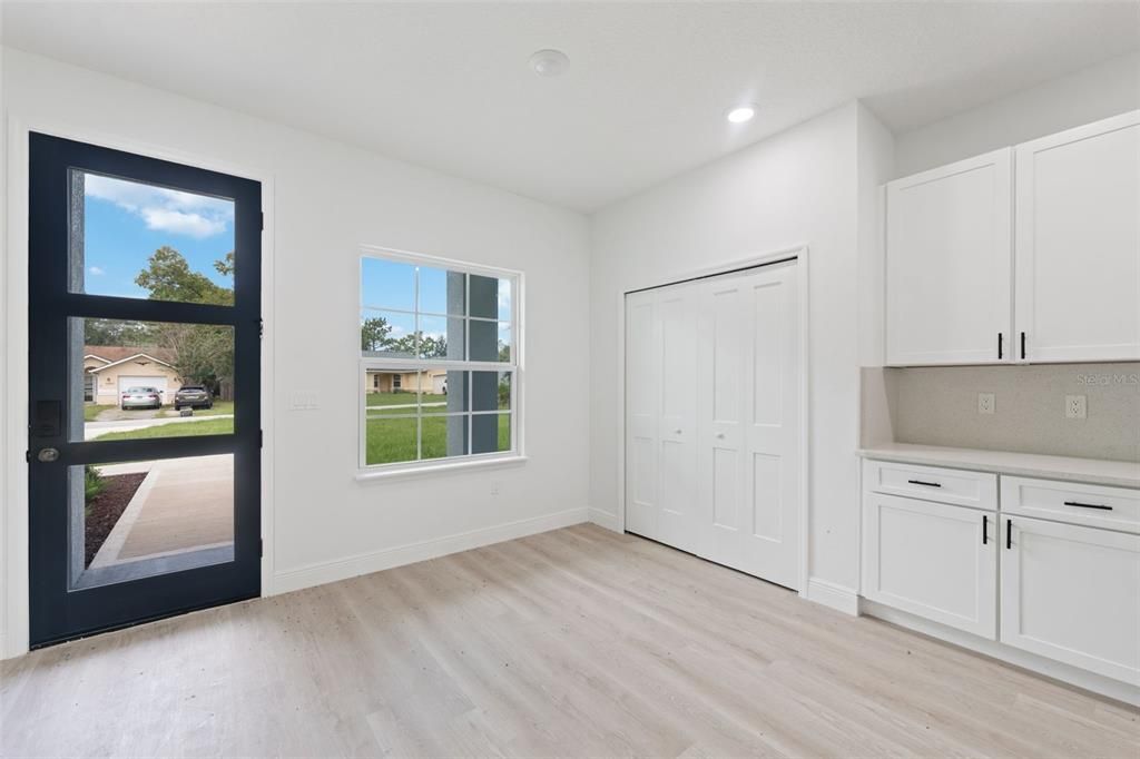 For Rent: $1,900 (4 beds, 2 baths, 1742 Square Feet)