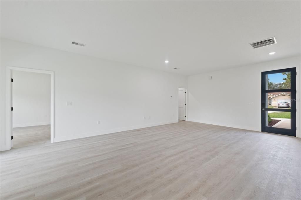For Rent: $1,900 (4 beds, 2 baths, 1742 Square Feet)
