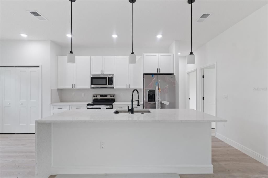 For Rent: $1,900 (4 beds, 2 baths, 1742 Square Feet)