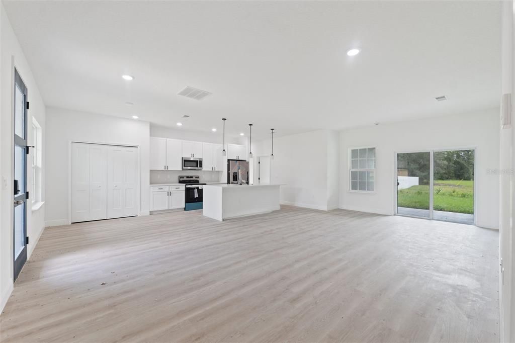 For Rent: $1,900 (4 beds, 2 baths, 1742 Square Feet)