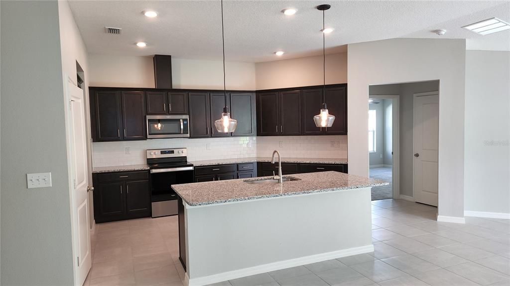 For Sale: $452,500 (4 beds, 2 baths, 1983 Square Feet)