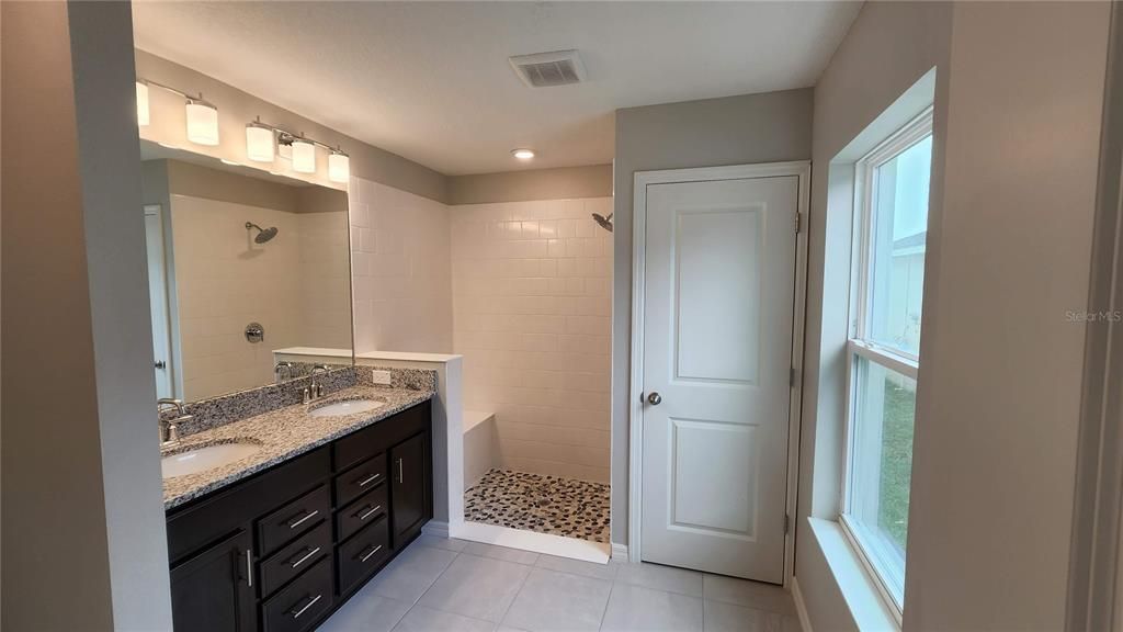 For Sale: $452,500 (4 beds, 2 baths, 1983 Square Feet)