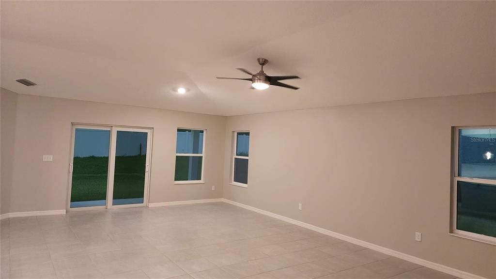 For Sale: $452,500 (4 beds, 2 baths, 1983 Square Feet)