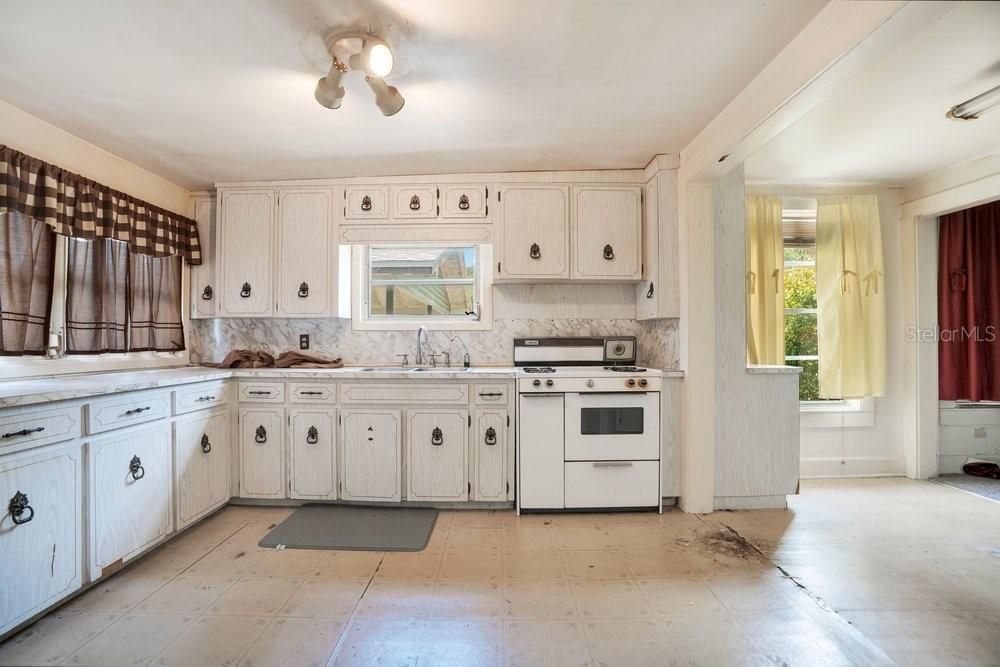 For Sale: $124,900 (3 beds, 1 baths, 1008 Square Feet)