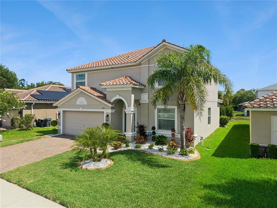 For Rent: $2,950 (4 beds, 2 baths, 2440 Square Feet)