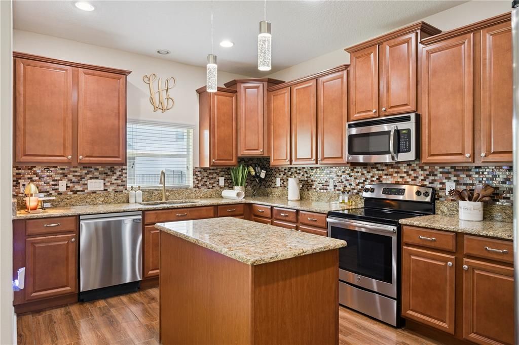 For Rent: $2,950 (4 beds, 2 baths, 2440 Square Feet)