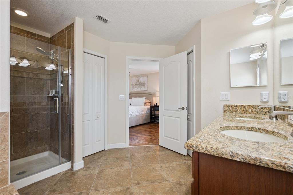 For Rent: $2,950 (4 beds, 2 baths, 2440 Square Feet)