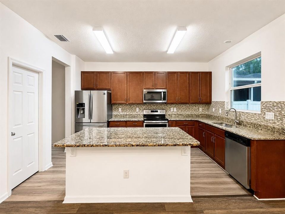 For Sale: $509,900 (6 beds, 3 baths, 3089 Square Feet)