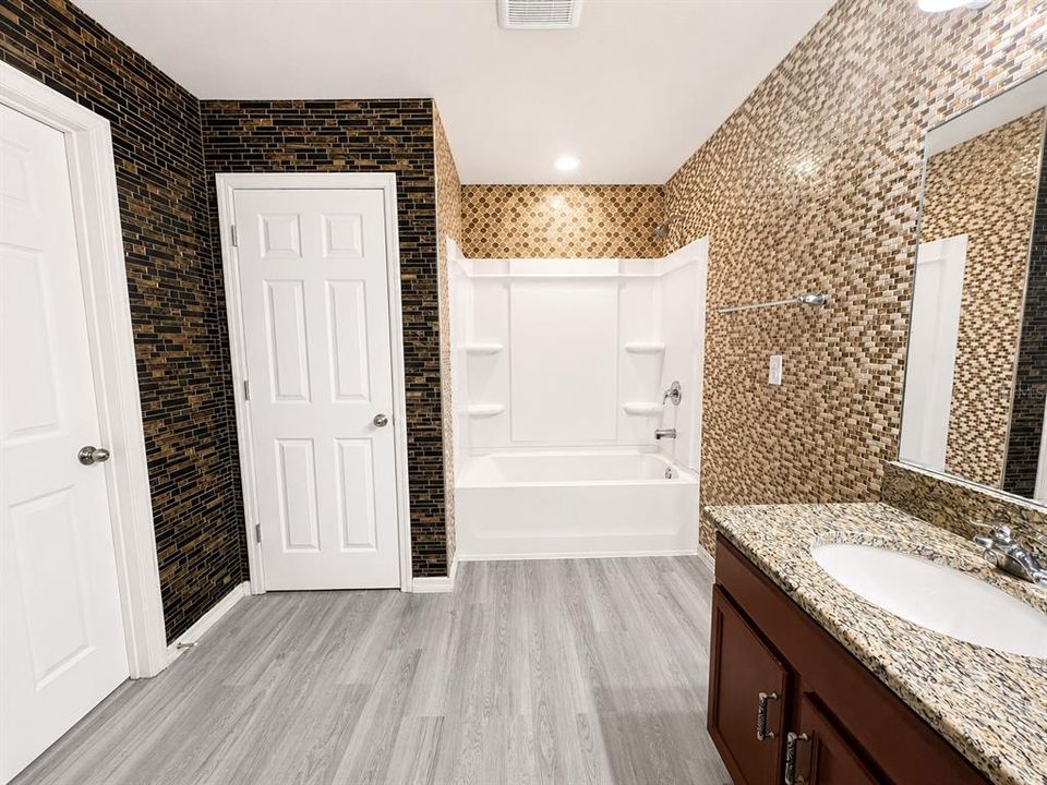 For Sale: $509,900 (6 beds, 3 baths, 3089 Square Feet)