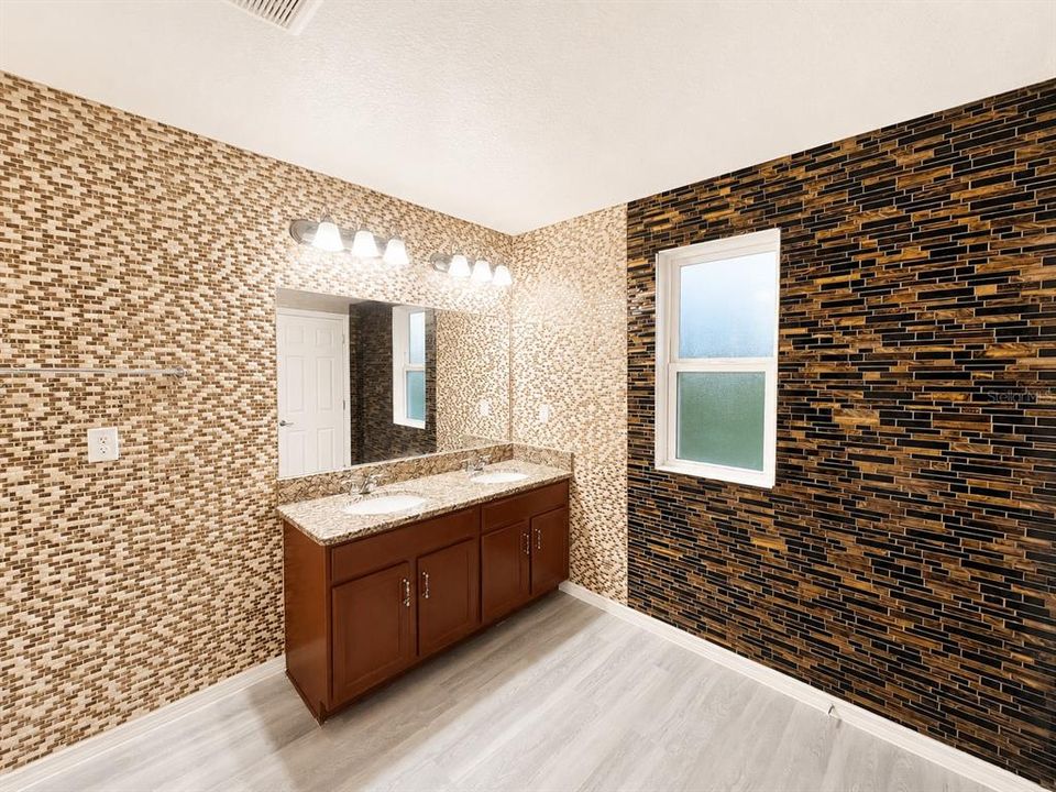 For Sale: $509,900 (6 beds, 3 baths, 3089 Square Feet)