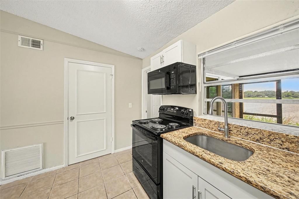For Sale: $249,900 (3 beds, 2 baths, 1106 Square Feet)