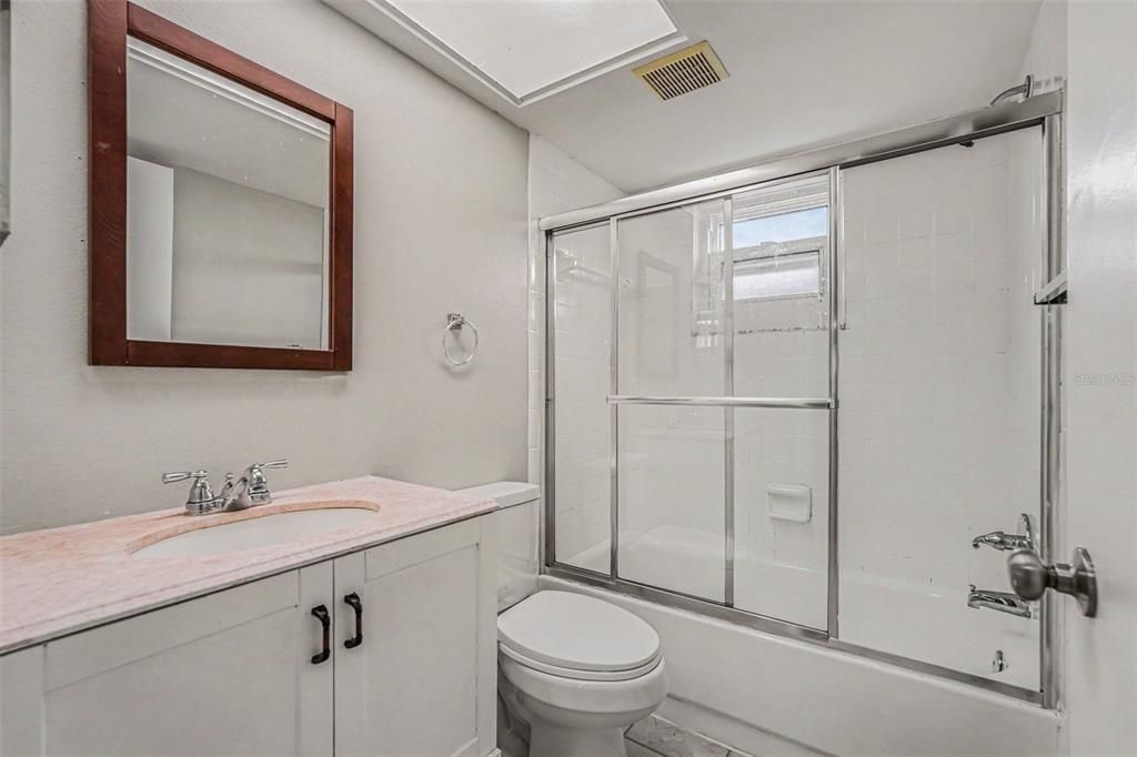For Sale: $274,900 (3 beds, 2 baths, 1288 Square Feet)