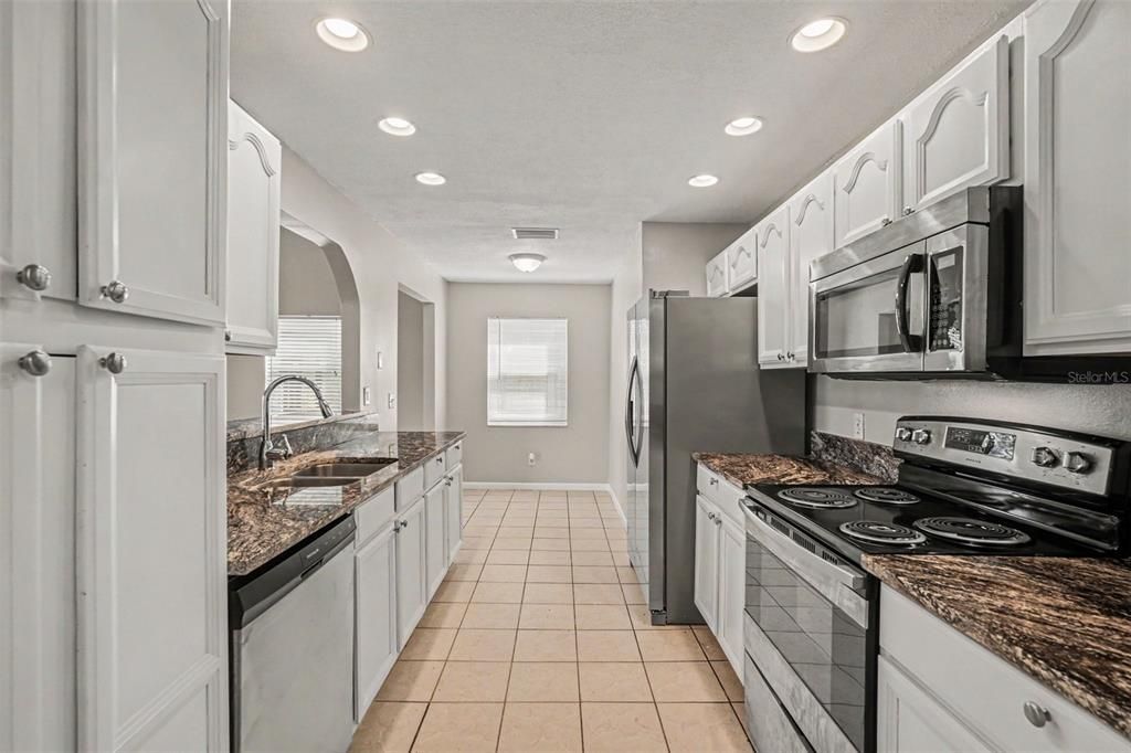 For Sale: $274,900 (3 beds, 2 baths, 1288 Square Feet)