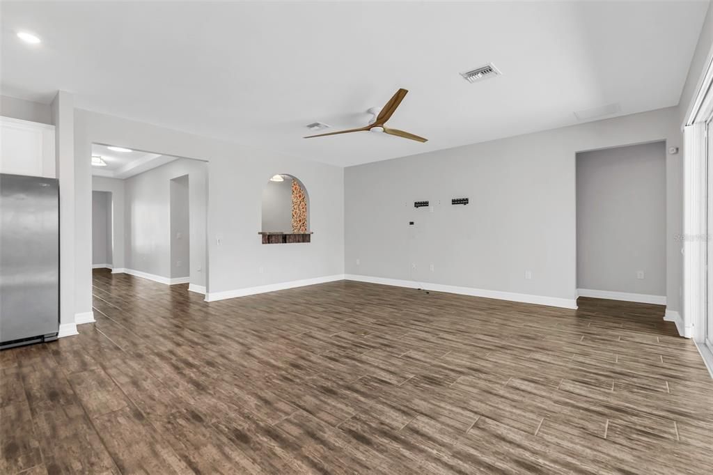For Sale: $549,400 (4 beds, 3 baths, 2488 Square Feet)