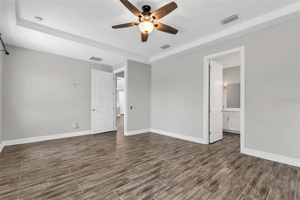 For Sale: $549,400 (4 beds, 3 baths, 2488 Square Feet)