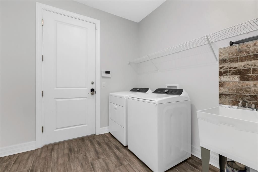 For Sale: $549,400 (4 beds, 3 baths, 2488 Square Feet)