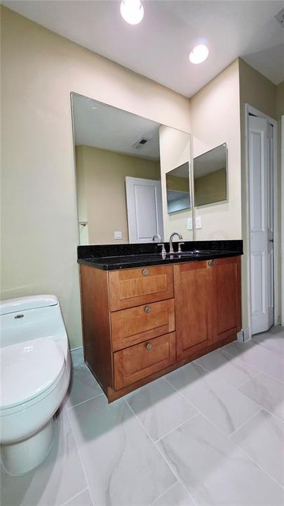 В аренду: $1,700 (2 спален, 2 ванн, 1126 Квадратных фут)