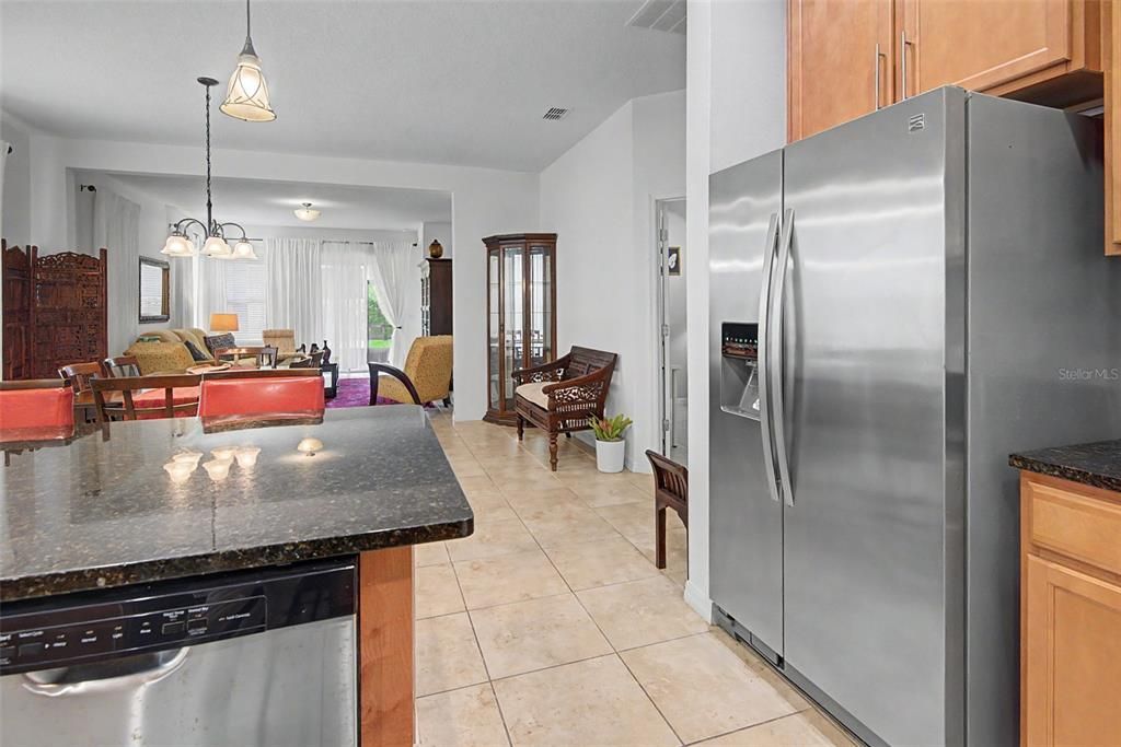 На продажу: $320,000 (2 спален, 2 ванн, 1719 Квадратных фут)