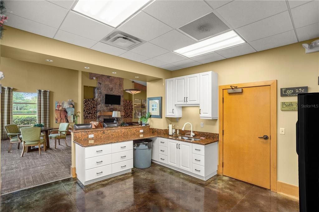 For Sale: $297,500 (3 beds, 2 baths, 1714 Square Feet)