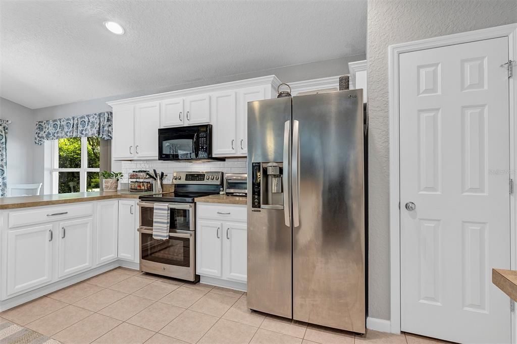 For Sale: $297,500 (3 beds, 2 baths, 1714 Square Feet)