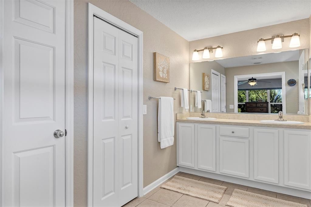 For Sale: $297,500 (3 beds, 2 baths, 1714 Square Feet)
