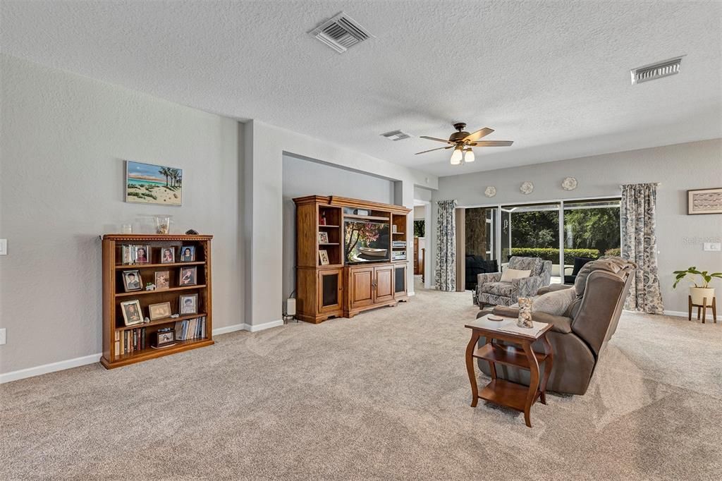 For Sale: $297,500 (3 beds, 2 baths, 1714 Square Feet)