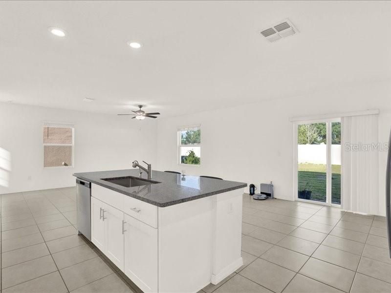For Rent: $2,395 (4 beds, 2 baths, 1870 Square Feet)