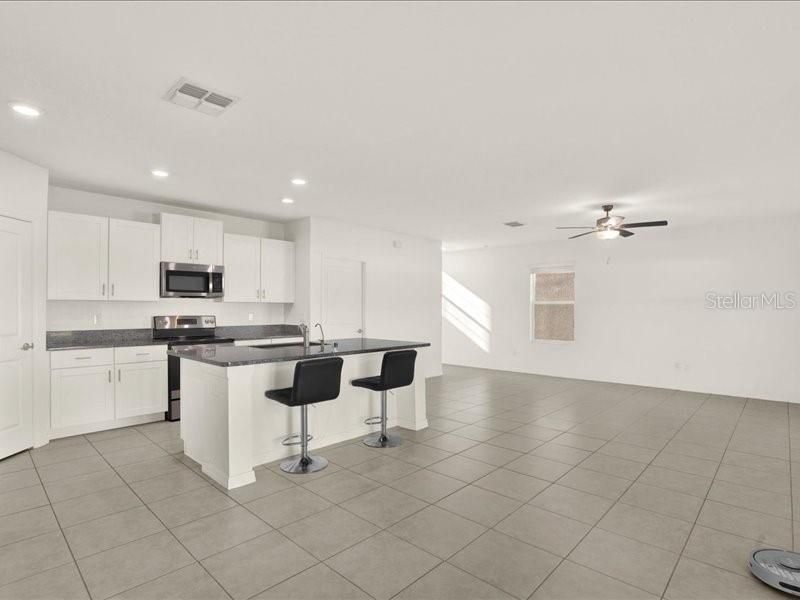 For Rent: $2,395 (4 beds, 2 baths, 1870 Square Feet)