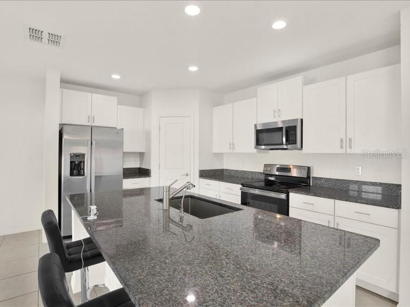 For Rent: $2,395 (4 beds, 2 baths, 1870 Square Feet)