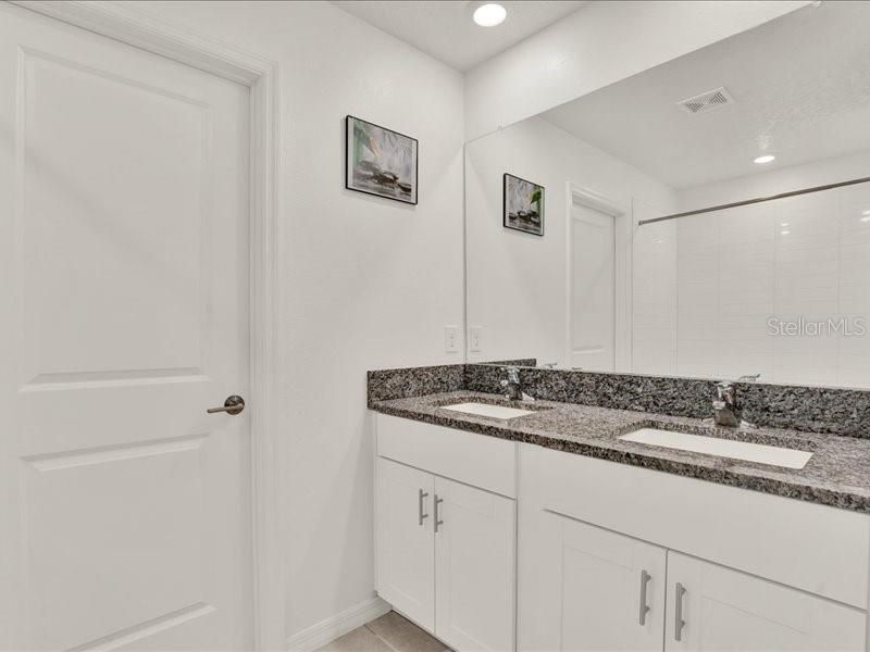 For Rent: $2,395 (4 beds, 2 baths, 1870 Square Feet)