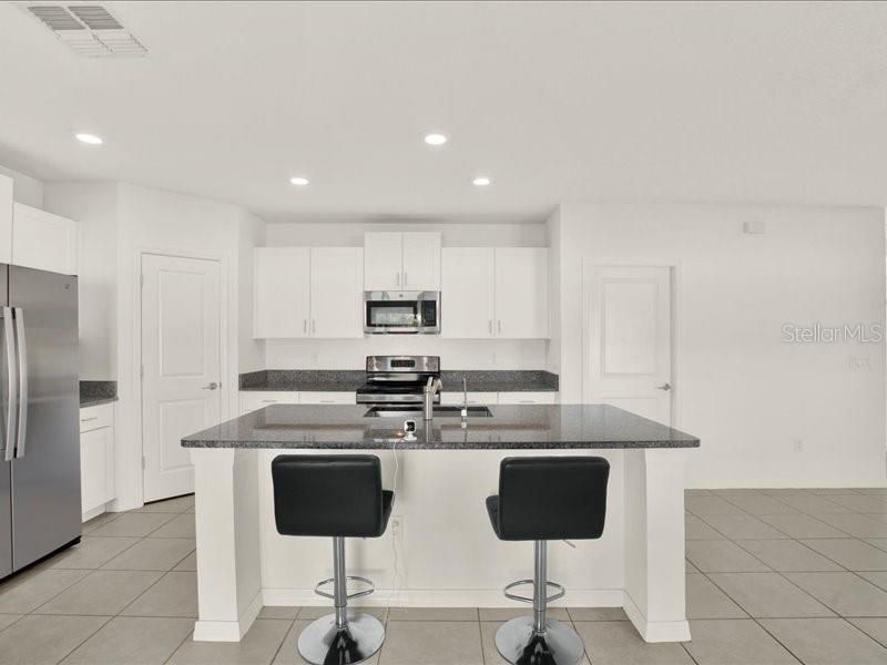For Rent: $2,395 (4 beds, 2 baths, 1870 Square Feet)