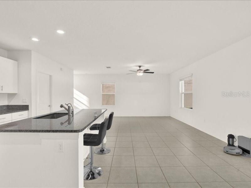 For Rent: $2,395 (4 beds, 2 baths, 1870 Square Feet)