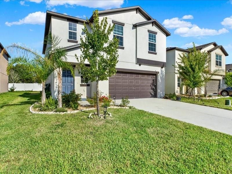For Rent: $2,395 (4 beds, 2 baths, 1870 Square Feet)