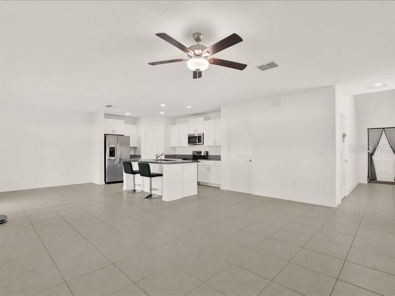 For Rent: $2,395 (4 beds, 2 baths, 1870 Square Feet)