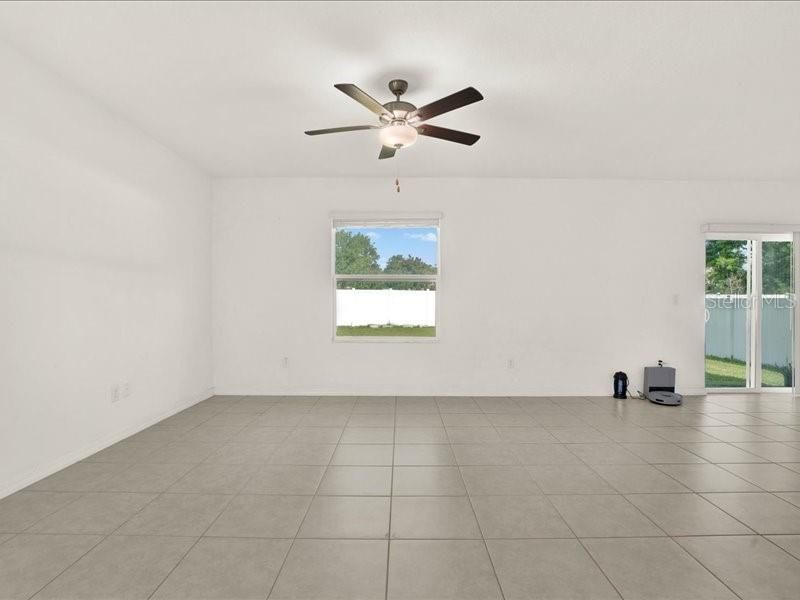 For Rent: $2,395 (4 beds, 2 baths, 1870 Square Feet)