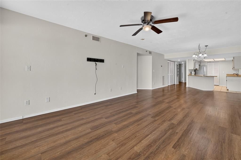 For Sale: $699,999 (3 beds, 2 baths, 1488 Square Feet)