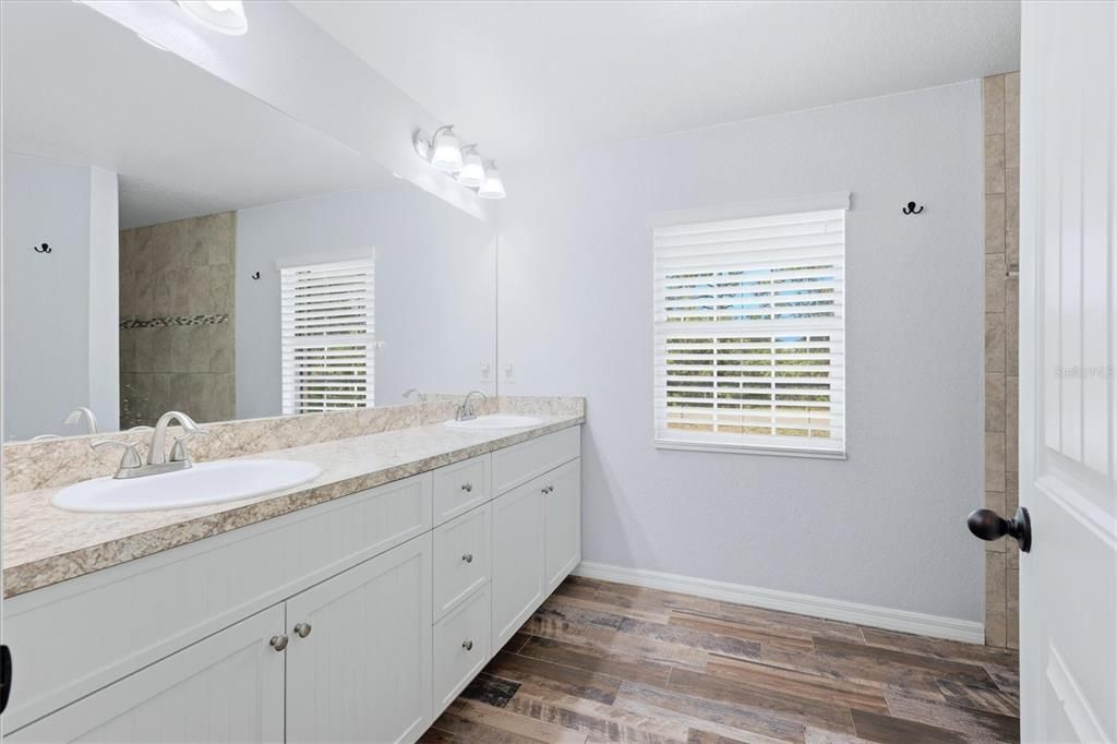 For Sale: $475,000 (3 beds, 2 baths, 1867 Square Feet)