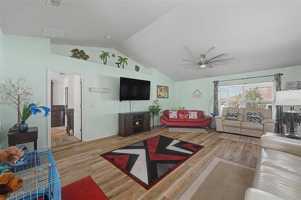 For Sale: $374,900 (3 beds, 2 baths, 1854 Square Feet)